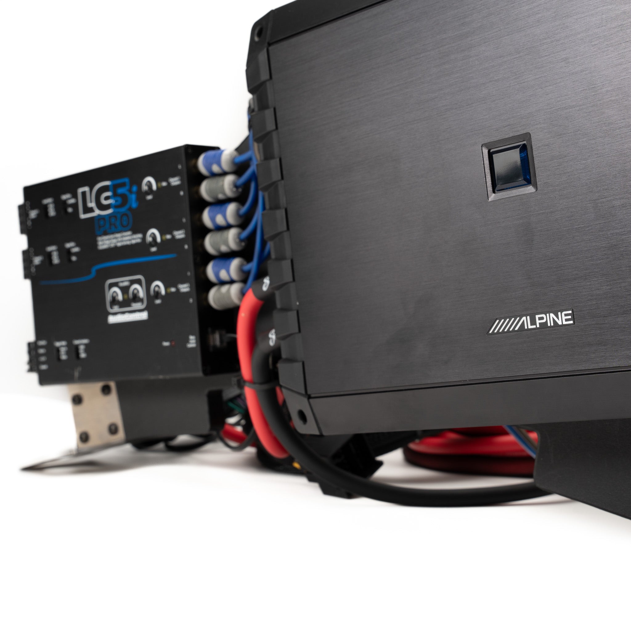 Alpine Plug & Play Amp Kit Bundle Upgrade 2 & 4-Door (NON-B&O System ...